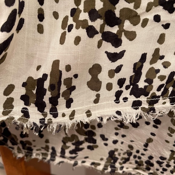 Cloth & Stone SZ M Abstract Camo Cropped Button Down! - Picture 7 of 8